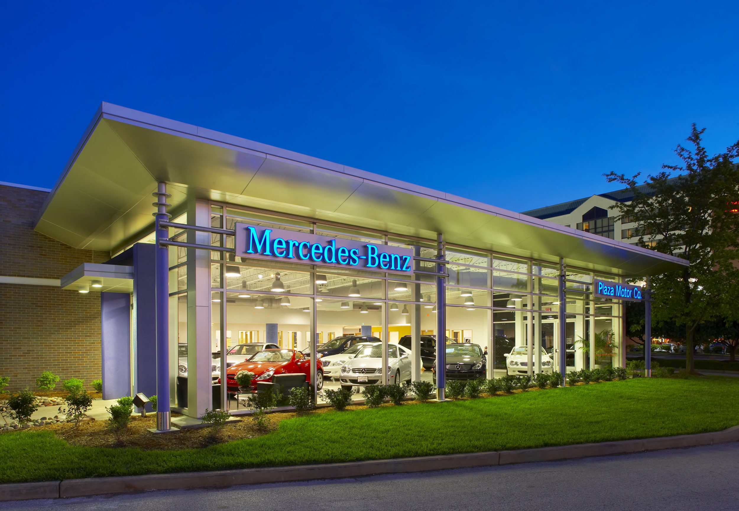 Plaza Motors Mercedes-Benz | TR,i Architects St. Louis